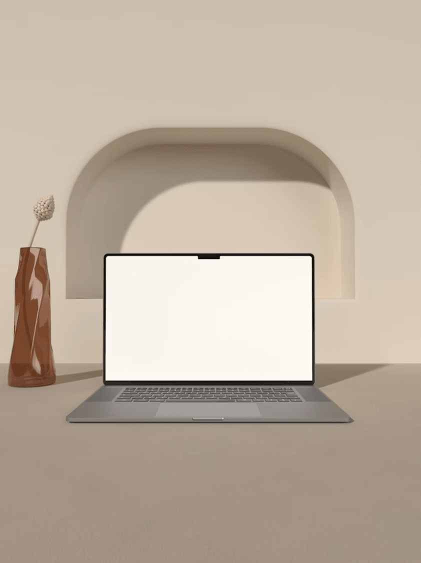 Laptop op een rustige werkplek — het startpunt van elke website die ik maak.