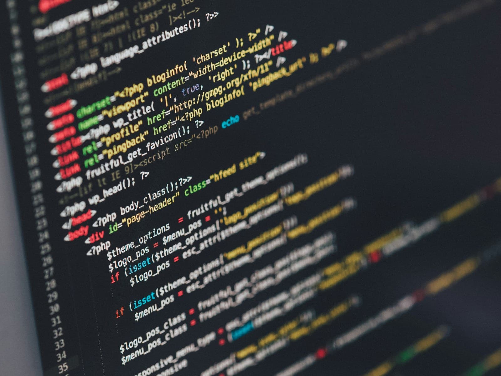 Broncode van een website op een beeldscherm